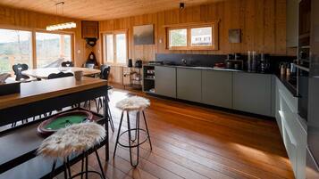 KĂŒhlschrank, Mikrowelle, Ofen, Herdplatte