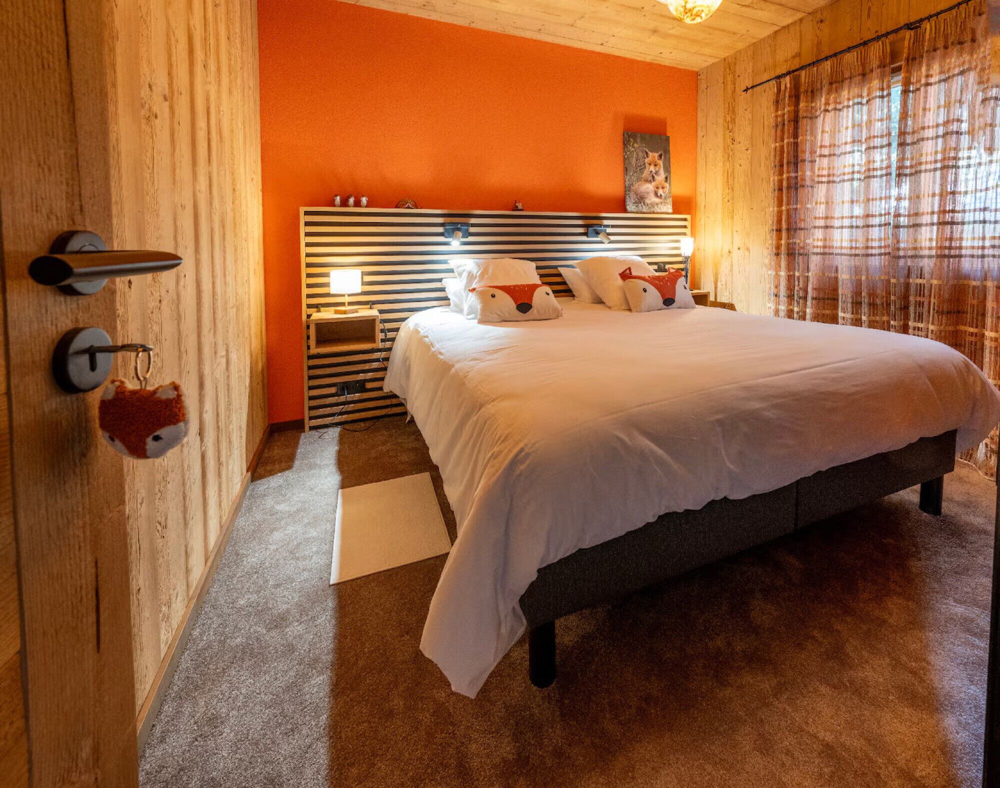 4 bedrooms, WiFi, bed sheets