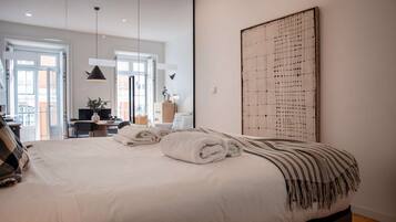 2 bedrooms, desk, iron/ironing board, travel crib