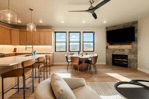 Smart TV, fireplace, ping pong
