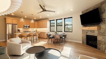Smart TV, fireplace, table tennis