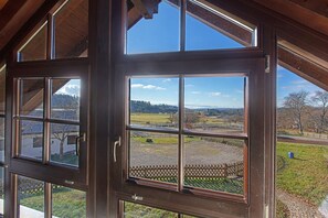 Interior - Apartment 'Ferienwohnung -Pferdeblick-' with Mountain View and Wi-Fi (Weilheim)