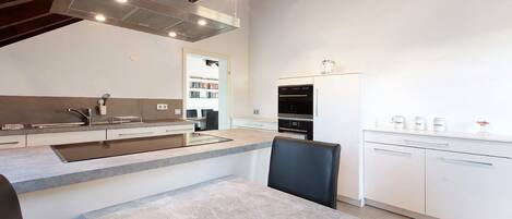 Refrigerador, horno, parrilla de estufa y lavavajillas