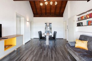 Interior - Apartment 'Ferienwohnung -Pferdeblick-' with Mountain View and Wi-Fi (Weilheim)