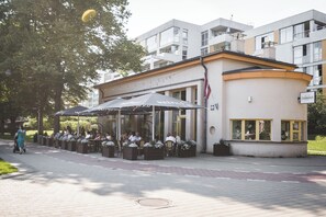 屋外ダイニングエリア