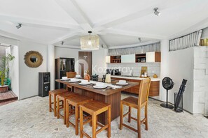 Biệt thự, 3 phòng ngủ, quang cảnh hồ bơi | Phòng ăn