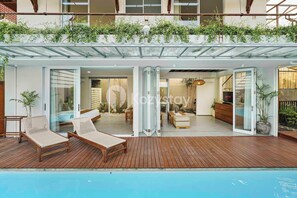 Hồ bơi ngoài trời 