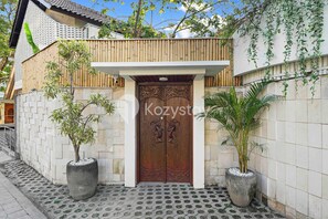 Exterior - Ombak Villa by Kozystay - Canggu (Canggu)