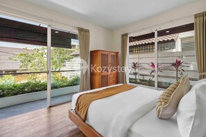 Biệt thự, 3 phòng ngủ, quang cảnh hồ bơi | Bàn, khu vực làm việc phù hợp cho laptop, bàn ủi/dụng cụ ủi quần áo 