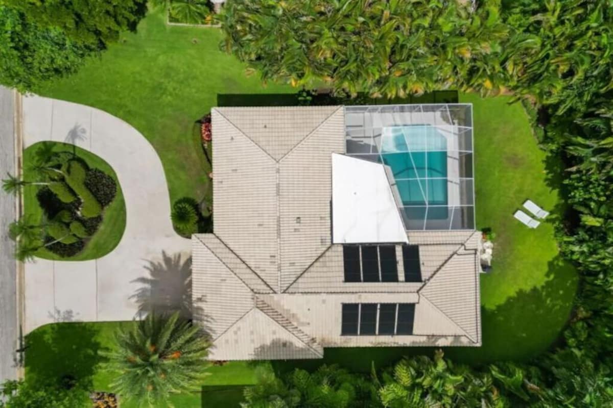 Photo 27 of Modern, Luxurious Villa in Park Shore w/Private Beach Access & Heated Pool