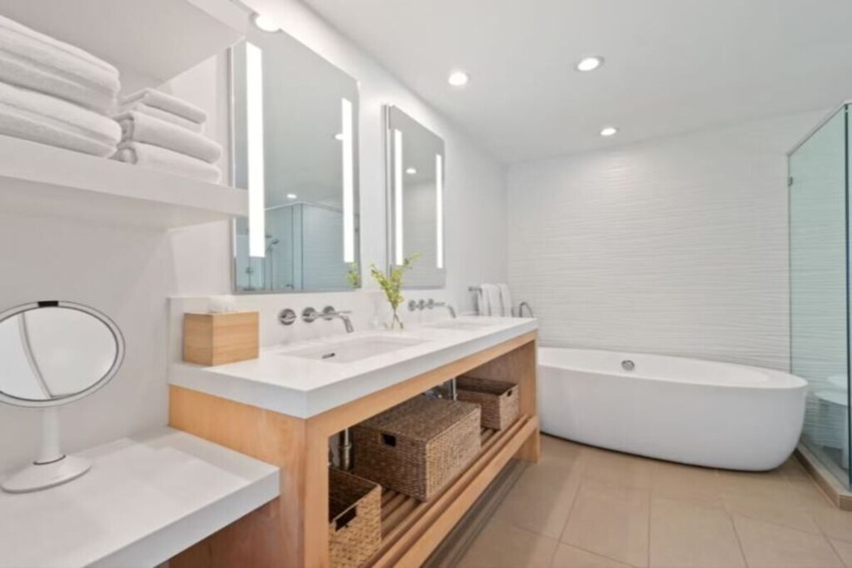 Photo 18 of Modern, Luxurious Villa in Park Shore w/Private Beach Access & Heated Pool