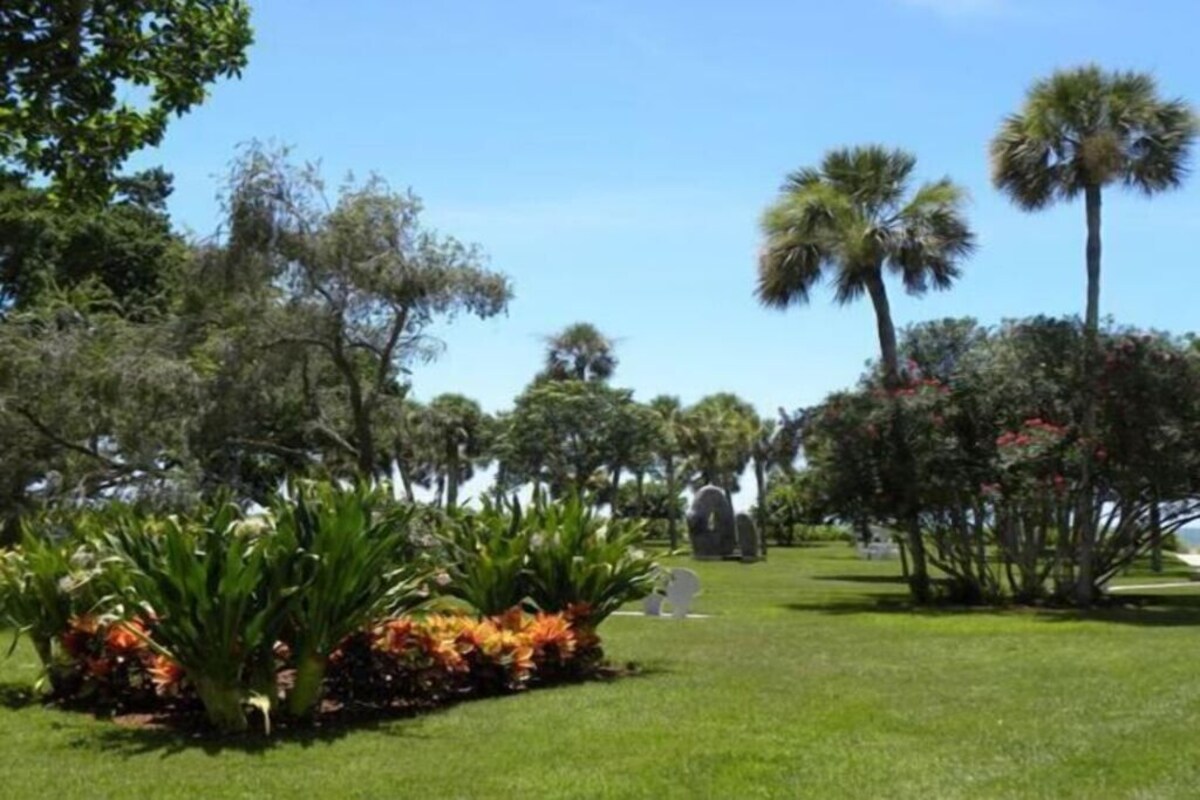 Photo 35 of Modern, Luxurious Villa in Park Shore w/Private Beach Access & Heated Pool