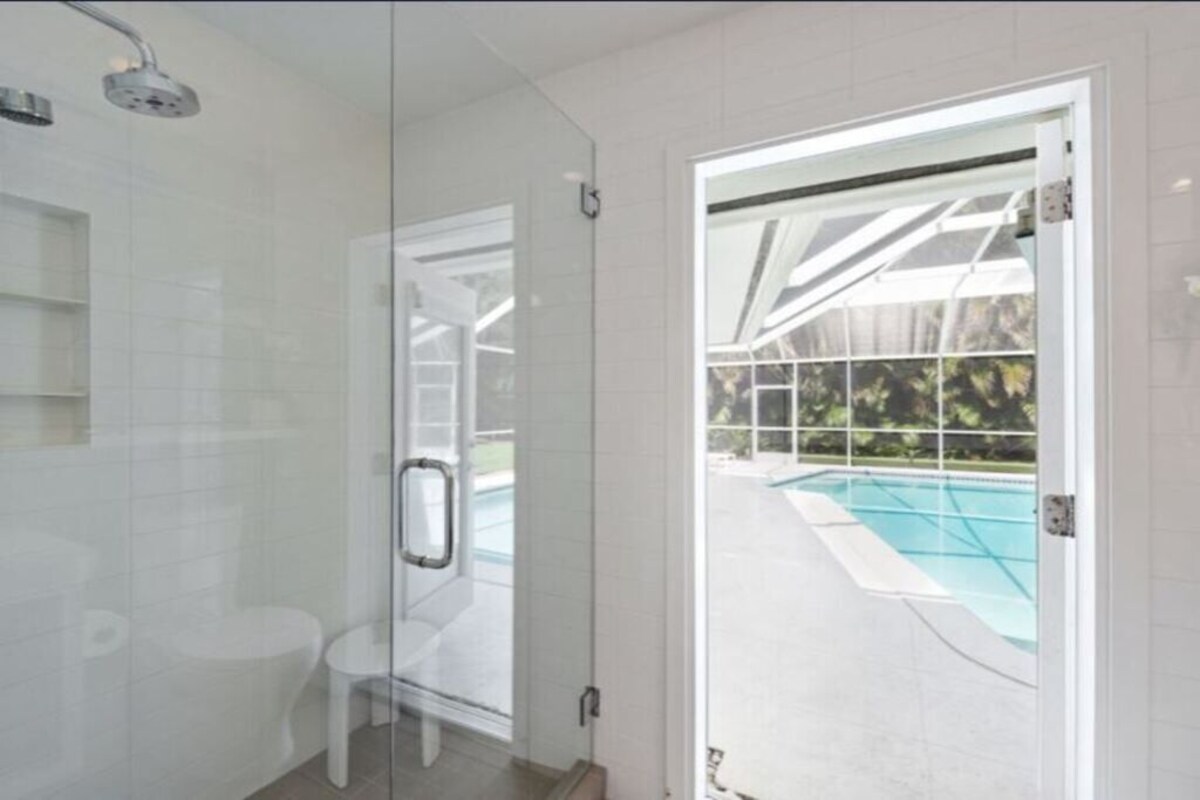 Photo 25 of Modern, Luxurious Villa in Park Shore w/Private Beach Access & Heated Pool