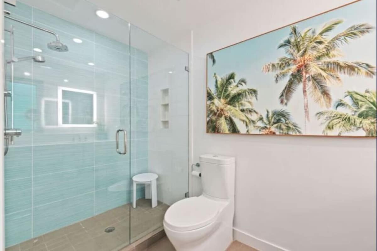 Photo 22 of Modern, Luxurious Villa in Park Shore w/Private Beach Access & Heated Pool