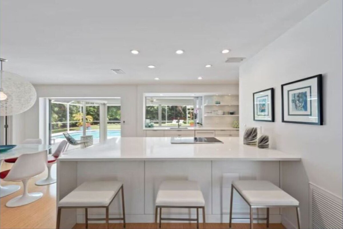 Photo 15 of Modern, Luxurious Villa in Park Shore w/Private Beach Access & Heated Pool