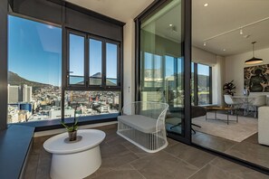 Blackout curtains, iron/ironing board, free WiFi - The Rubik Luxury One Bedroom (Cape Town)