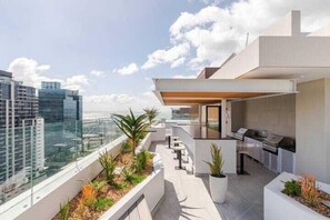 Rooftop terrace - The Rubik Luxury One Bedroom (Cape Town)