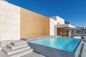 حمّام سباحة خارجي