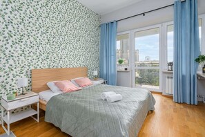 2 quartos, ferros/tábuas de passar roupa, acesso à internet