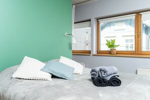 2 habitaciones, tabla de planchar con plancha, wifi y ropa de cama 