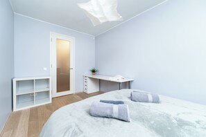 2 dormitoris, planxa i posts de planxar, wifi i roba de llit