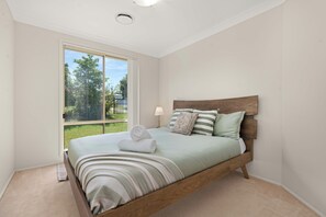 3 habitaciones, tabla de planchar con plancha, wifi y ropa de cama 