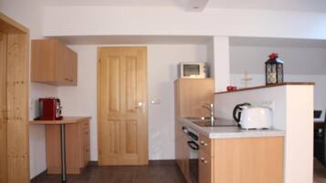 Comfort-Apartment, 2 Schlafzimmer, Haustiere gestattet, Bergblick | Eigene Küche | Wasserkocher mit Kaffee-/Teezubehör, Wasserkocher