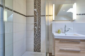 Comfort-Apartment, 2 Schlafzimmer, Haustiere gestattet, Bergblick | Badezimmer