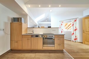 Apartamento Confort, 2 habitaciones, Se admiten mascotas, vistas a la montaña | Cocina privada | Cafetera o tetera y hervidor eléctrico