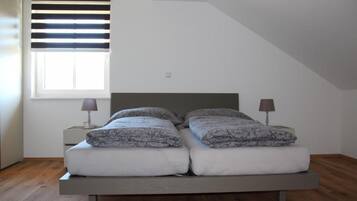 Comfort-Apartment, 2 Schlafzimmer, Haustiere gestattet, Bergblick | Babybetten, kostenloses WLAN, Bettwäsche