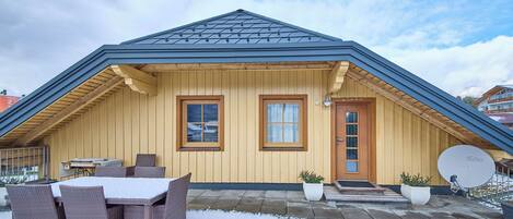 Comfort Condo, 2 Bedrooms, Pets Allowed, Mountain View | Terrace/patio