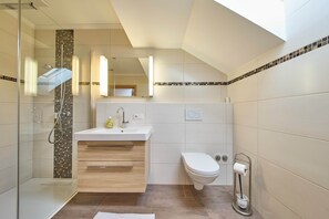 Condo Confort, 2 chambres, animaux de compagnie acceptés, vue sur la montagne | Salle de bain