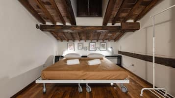 1 makuuhuone, työpöytä, Wi-Fi, vuodevaatteet