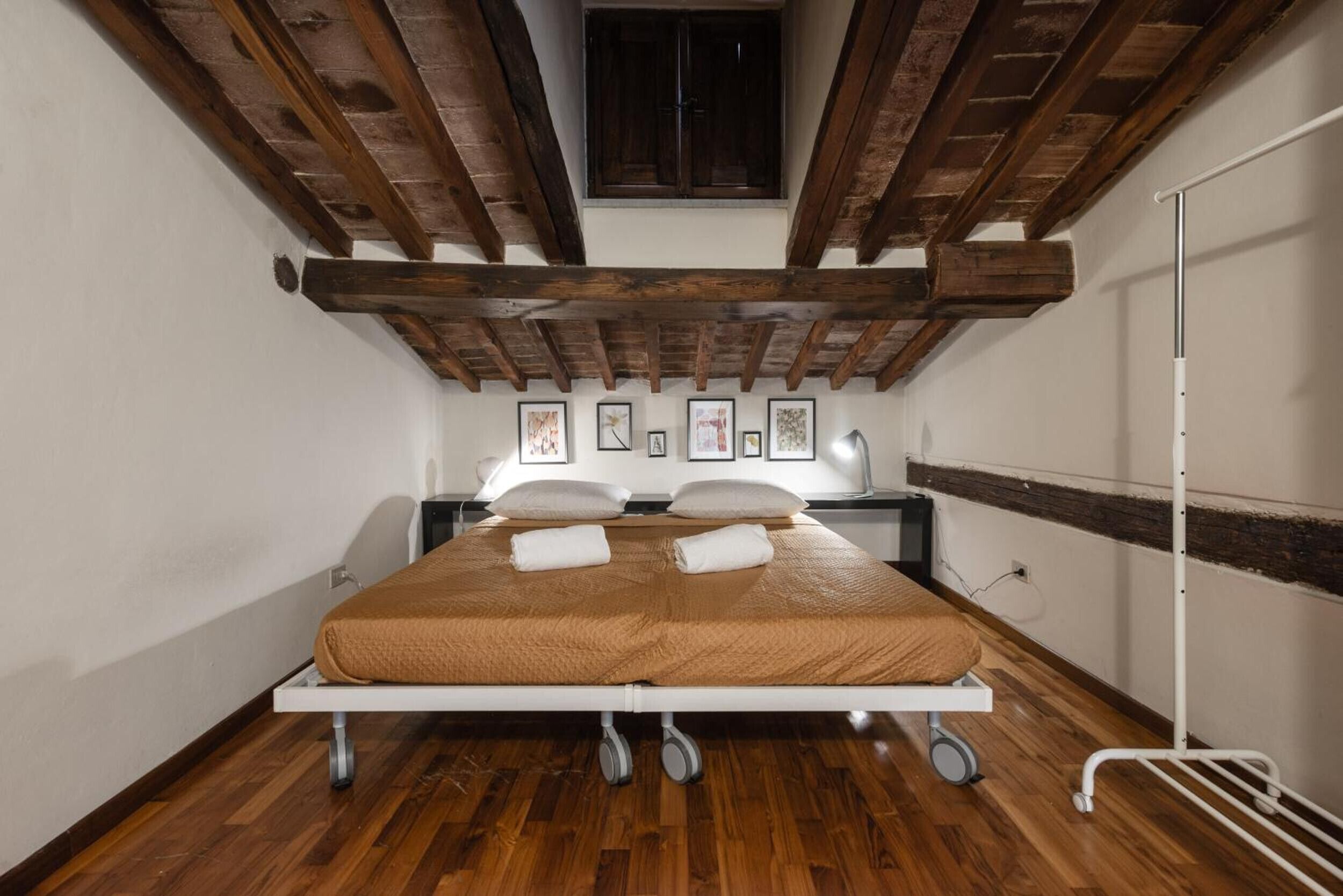 1 camera, Wi-Fi, lenzuola