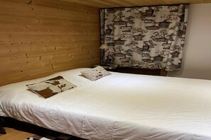 2 bedrooms, iron/ironing board, Internet, bed sheets