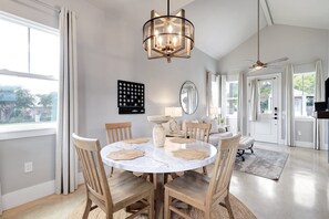 Dining - Colorado - A Birdy Vacation Rental (Fredericksburg)