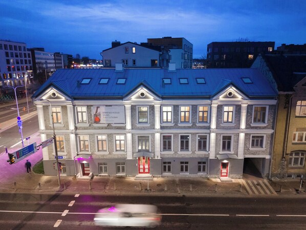 Exterior - 2BR Apartment w/ Yoga Room, PS5 & 75” Smart TV (Tallinn)