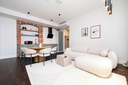 2BR Apartment w/ Yoga Room, PS5 & 75” Smart TV