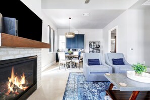Smart TV, fireplace