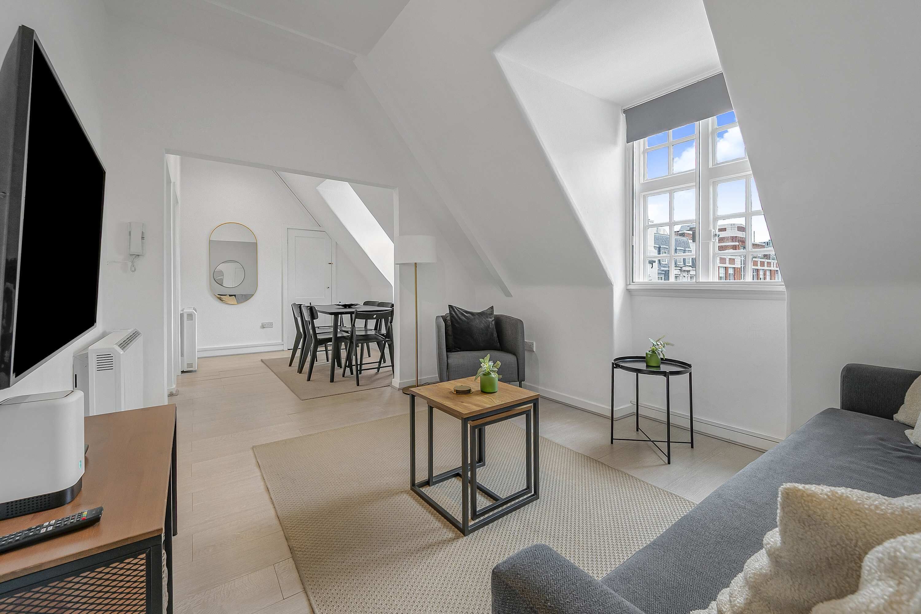 Fitzrovia 2-bed Flat · Lift · Sleeps 6 - Bloomsbury