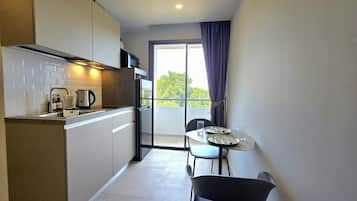 Apartment, Balcony | Private kitchenette | Electric kettle