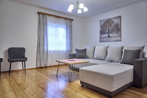 Comfort Condo, 1 Bedroom, Pets Allowed, Garden View | Living area | 50-inch flat-screen TV with cable channels - Ferienwohnung Salzafeld (Bad Mitterndorf)