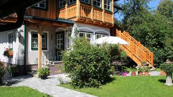 Comfort Condo, 1 Bedroom, Pets Allowed, Garden View | Terrace/patio