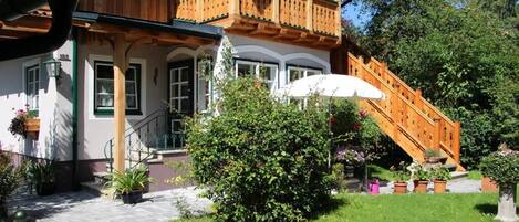 Comfort Condo, 1 Bedroom, Pets allowed, Garden View | Terrace/patio