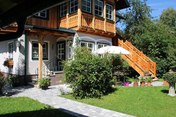 Comfort Condo, 1 Bedroom, Pets allowed, Garden View | Terrace/patio