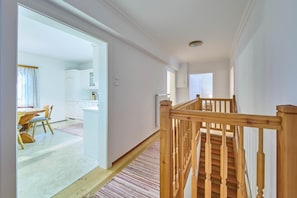 Comfort Condo, 1 Bedroom, Haiwan Kesayangan Dibenarkan, Garden View | Ruang tamu | 50 inci televisyen skrin rata dengan kabel