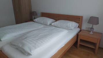 Condo tiện nghi đơn giản, 1 phòng ngủ, được phép mang theo vật nuôi, quang cảnh vườn | Nôi/giường cho trẻ sơ sinh (phụ phí)