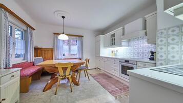 Comfort Condo, 1 Bedroom, Pets allowed, Garden View | Private kitchen | Coffee/tea maker, electric kettle