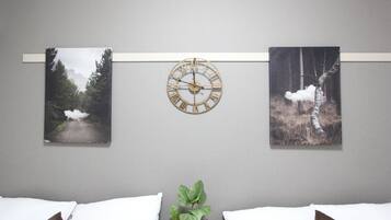 1 bedroom, bed sheets