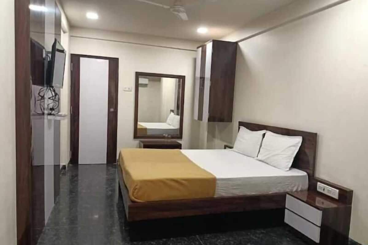 Double Room, City View | Desk, laptop workspace, free WiFi